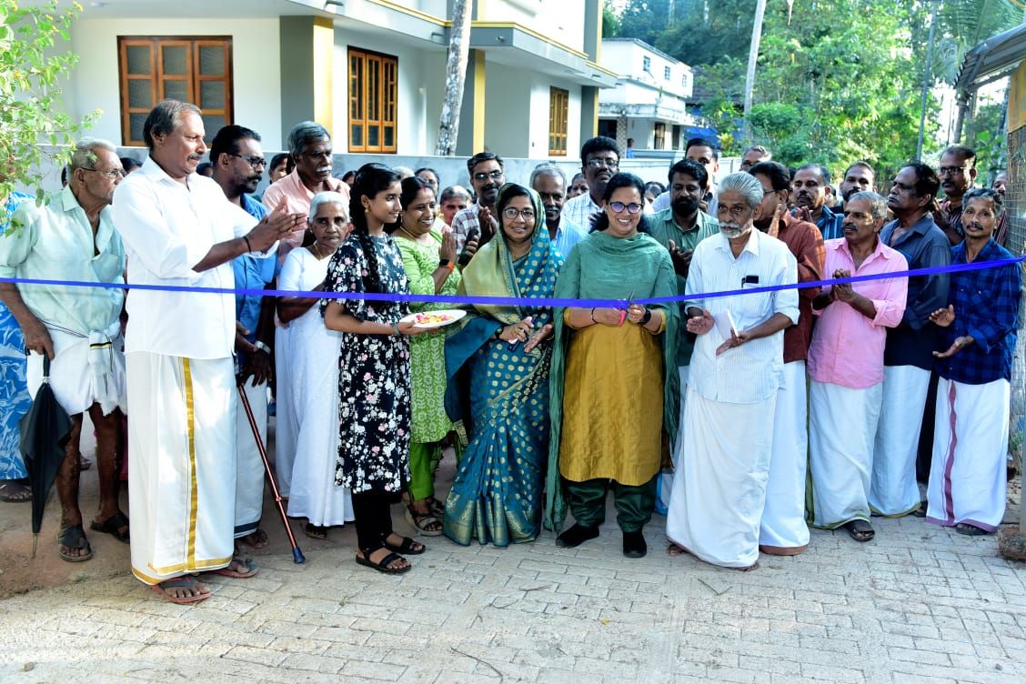 കോട്ടാമലക്കുന്ന് ദേശവാസികൾക്ക് 10ലക്ഷ൦ രൂപ ചിലവിൽ കോൺഗ്രീറ്റ് റോഡ്