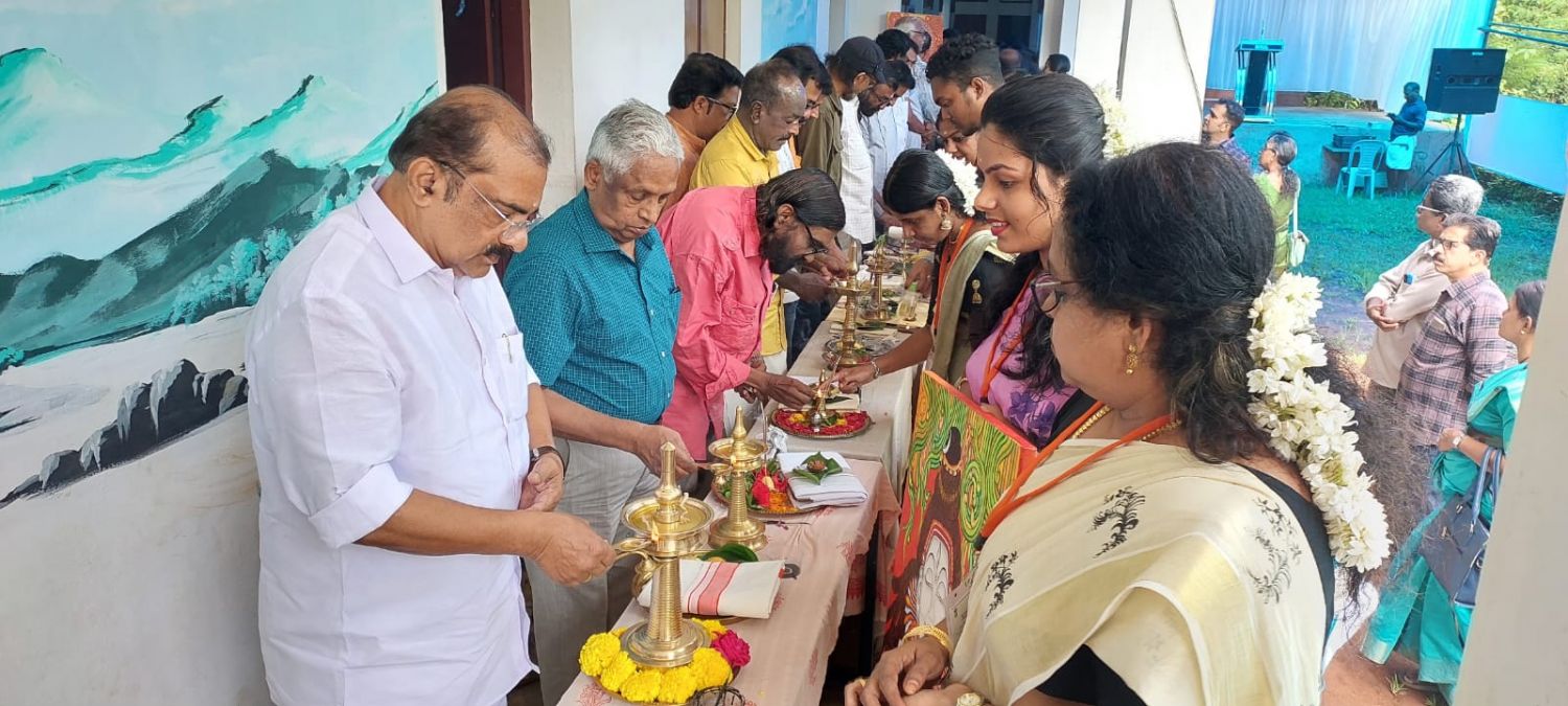 ദീപങ്ങൾസാക്ഷി: മുപ്പത് ചുമർ ചിത്രങ്ങൾക്ക് ഉൻമീലനം