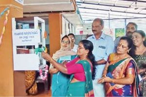 പ്രാഥമികാരോഗ്യകേന്ദ്രത്തിൽ ചികിത്സയ്ക്കൊപ്പം പുസ്തകവും വായിക്കാം