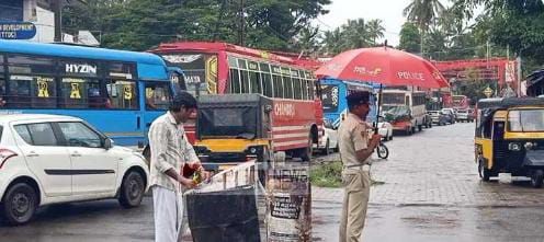 തലശ്ശേരിയിൽ ഗതാഗതക്കുരുക്ക് അതിരൂക്ഷം : ചാലക്കര പുരുഷു