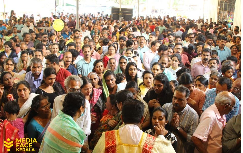 വിശുദ്ധ അമ്മ ത്രേസ്യയുടെ മാധ്യസ്ഥം തേടി മാഹി ബസിലിക്കയിൽ എത്തിയ വൻ ജനസാഗരം