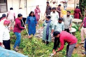 ജീവനക്കാർ ഒന്നിച്ചിറങ്ങി, കൊയിലാണ്ടി മിനി സിവിൽസ്റ്റേഷൻ ക്ലീനായി