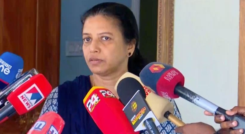 ‘ഞങ്ങളുടെ ജീവിതം നശിപ്പിച്ച പ്രതിയെ അറസ്റ്റ് ചെയ്യണം, പരമാവധി ശിക്ഷ കിട്ടണം’ ; നവീന്‍ ബാബുവിന്റെ ഭാര്യ മഞ്ജുഷ