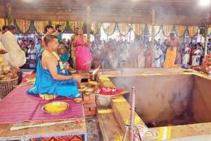 യാഗഭൂമിയിൽ അന്നദാനത്തിൽ പങ്കാളികളായി ആയിരങ്ങൾ