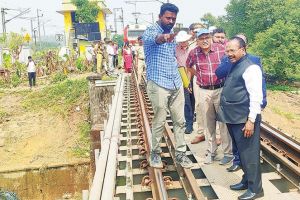 തീവണ്ടിയിടിച്ച് നാല് തൊഴിലാളികളുടെ മരണം'റെയിൽവേയ്ക്കും കരാറുകാരനും ഉത്തരവാദിത്വമുണ്ട്’