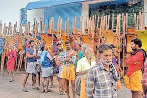 ‘ശബരിമല ആരാധനയ്ക്കുള്ള സ്ഥലം; ഇനി ആവർത്തിക്കരുത്’: ഡോളി സമരത്തെ വിമർശിച്ച് ഹൈക്കോടതി