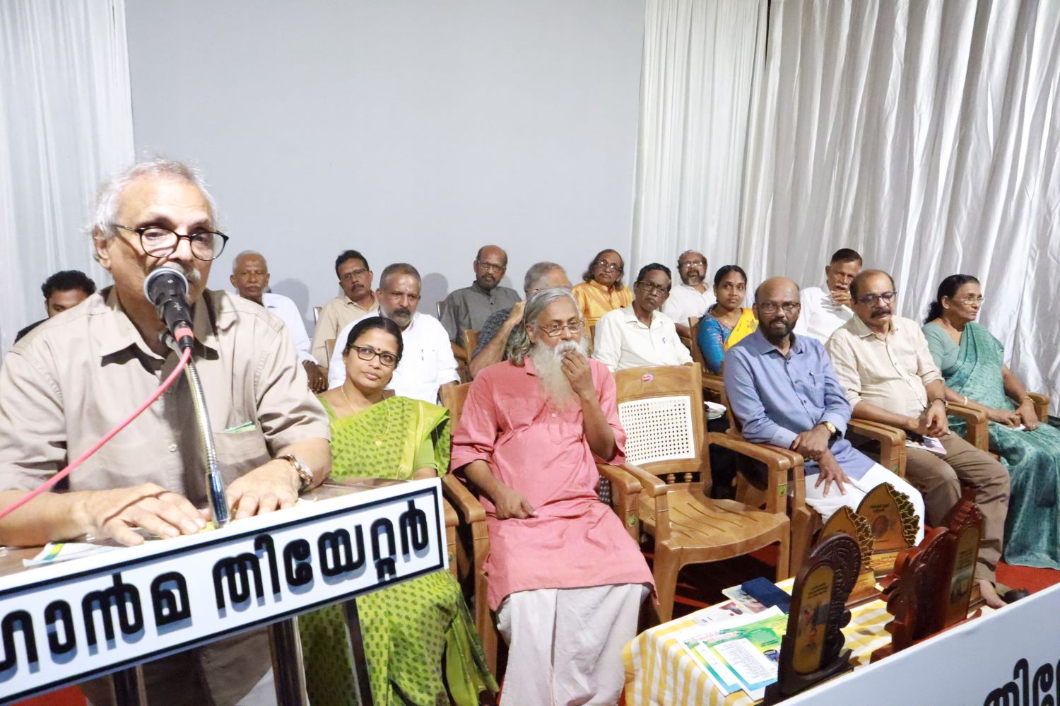 ആരാധകരുടെ സ്നേഹവായ്പിൽ രത്നൻ മാഷിന് ആത്മനിർവൃതി