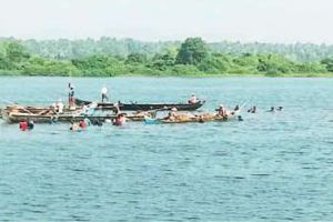 ഭാരതപ്പുഴയിൽനിന്ന് തുറമുഖവകുപ്പിന്റെ മണലെടുപ്പ്