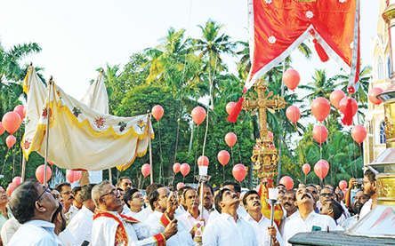 അരണാട്ടുകര പള്ളി തിരുനാൾ കൊടിയേറി