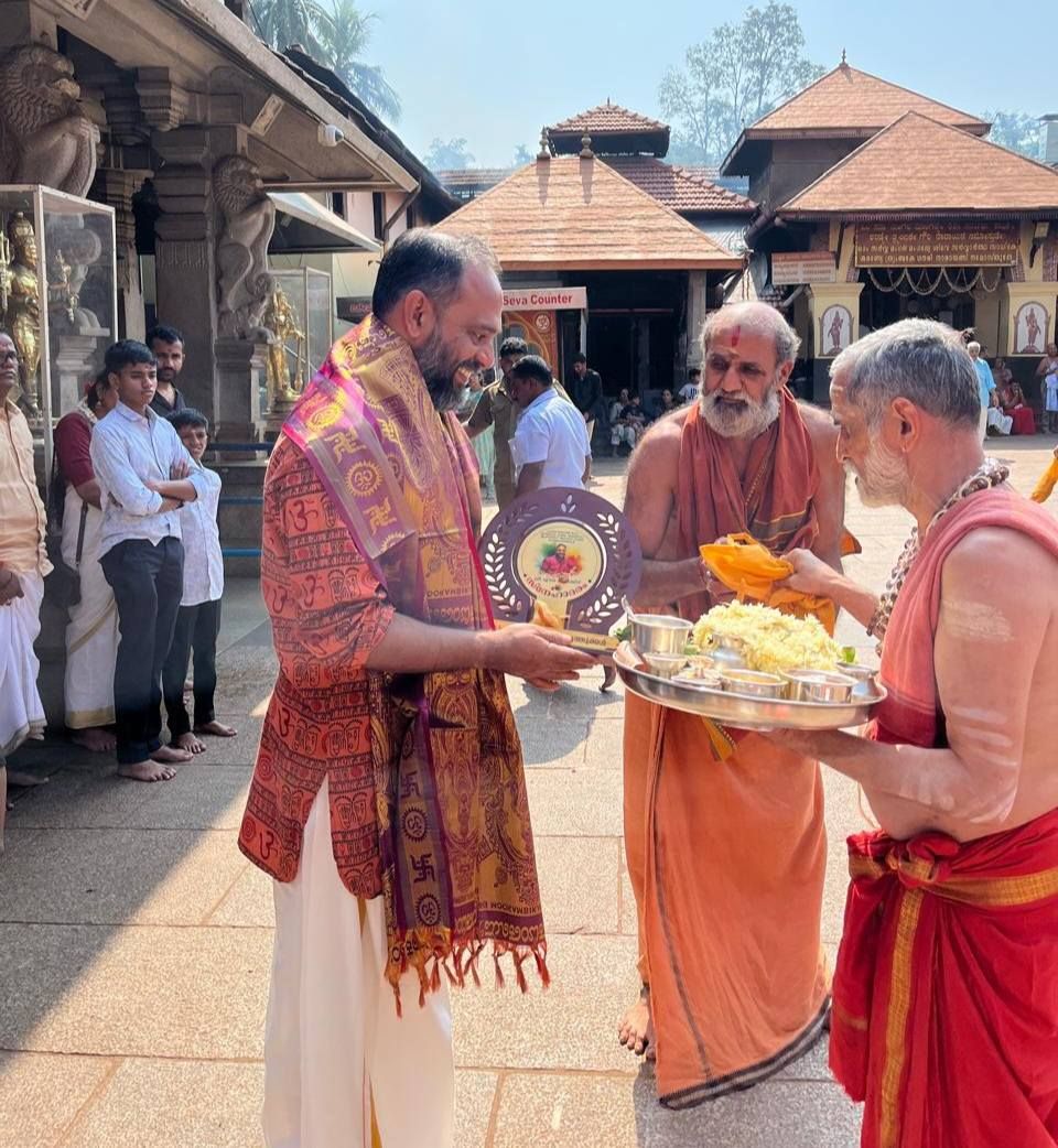 അക്ഷരദേവതയുടെ അക്ഷയാദരം !