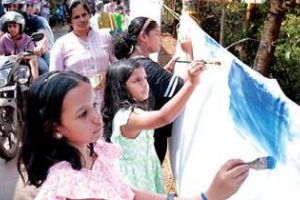 തുറന്ന കാൻവാസിൽ ചന്തമുള്ള ചിത്രങ്ങൾ വരച്ച് വിളംബരം