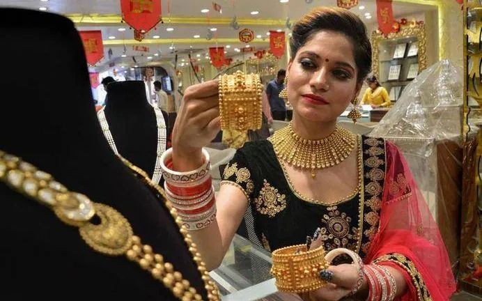 സ്വര്‍ണത്തില്‍ റെക്കോഡ്: പവന് 60,200 രൂപയായി