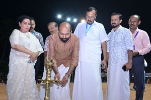 അങ്കക്കലിയടങ്ങി: ആരവങ്ങളൊഴിഞ്ഞു. ഏഴരക്കണ്ടം മൂകമായി :ചാലക്കര പുരുഷു