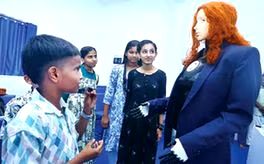 'ഐറിസ് '-കാറൽമണ്ണ യുപി സ്‌കൂളിലെ റോബോട്ടിക് അധ്യാപിക