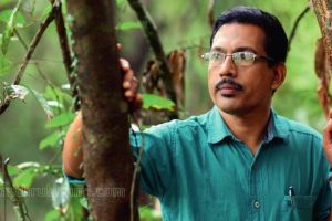 വീരാൻ കുട്ടിയുടെ  പ്രകൃതിയുടെ ഉള്ളെഴുത്ത് സത്യൻ മാടാക്കര -