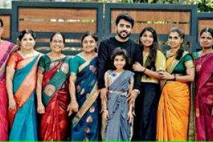ചിരിപ്പിക്കാൻ പെണ്ണുങ്ങൾ... മലബാർ malluz റോക്ക്ഡ്