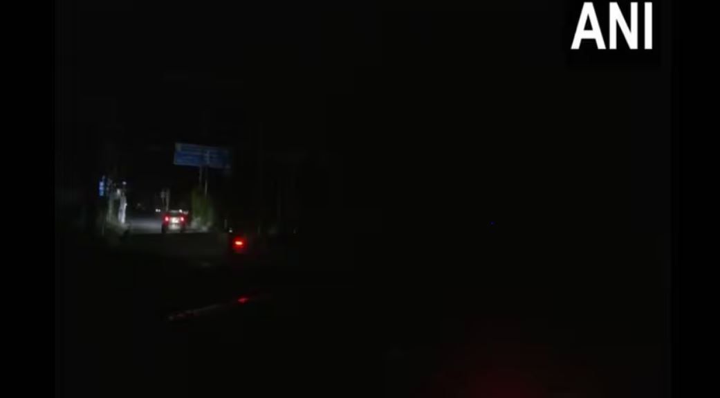 ജമ്മു കശ്മീരില്‍ വീണ്ടും പാകിസ്താന്‍ ഡ്രോണ്‍ ആക്രമണം നടത്തിയതായി റിപ്പോര്‍ട്ട്.
