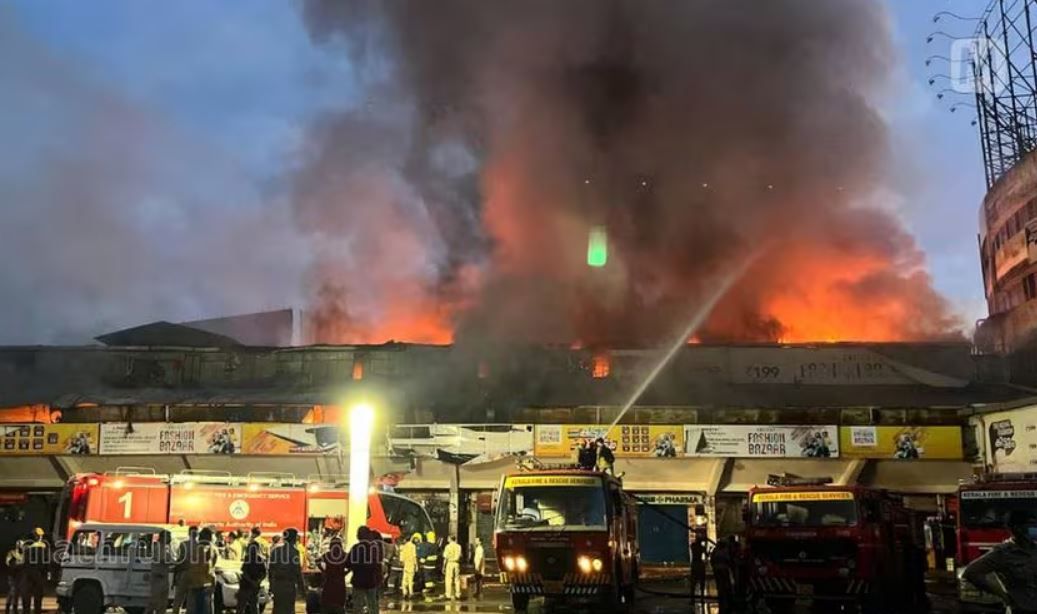 സ്ഥിതി അതീവ ഗുരുതരം, തീ നിയന്ത്രണാതീതം; ആശങ്കയിൽ കോഴിക്കോട് നഗരം