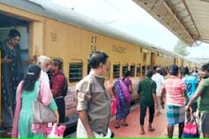 കൂടുതൽ എക്സ്പ്രസ് തീവണ്ടികൾക്ക് വൈക്കം റോഡിൽ സ്റ്റോപ്പ് വേണം