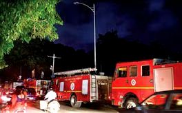 ഗതാഗതനിയന്ത്രണമേർപ്പെടുത്തി ഫയർ എൻജിനുകൾക്ക് പാതയൊരുക്കാൻ