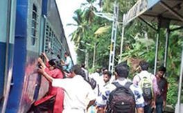 വെള്ളറക്കാട് റെയിൽവേ സ്റ്റേഷൻ നിർത്തലാക്കിയ നടപടി പിൻവലിച്ചു