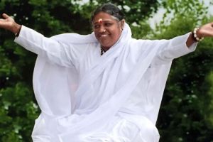 'നമുക്കുപാർക്കാൻ ഒരേയൊരു ഭൂമി ': മാതാഅമൃതാനന്ദമയി