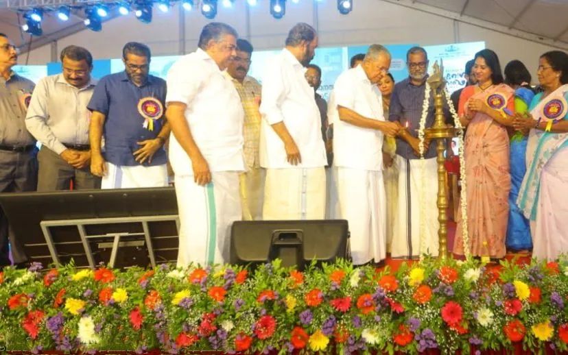 മഴക്കുളിരിൽ കുരുന്നുകളിനി വിദ്യാലയങ്ങളിലേക്ക്; പ്രവേശനോത്സവം ഉദ്ഘാടനംചെയ്ത് മുഖ്യമന്ത്രി