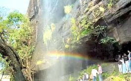 മഴയൊഴിഞ്ഞു; അഞ്ചുനാട്ടിൽ സഞ്ചാരികളുടെ ഒഴുക്ക്