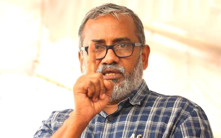 വേദിയിൽ കാവിക്കൊടിയേന്തിയ ഭാരതാംബയുടെ ചിത്രം; രാജ്ഭവനിലെ പരിപാടി ബഹിഷ്‌കരിച്ച് കൃഷിമന്ത്രി പ്രസാദ്