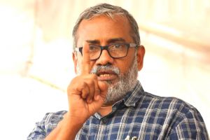 വേദിയിൽ കാവിക്കൊടിയേന്തിയ ഭാരതാംബയുടെ ചിത്രം; രാജ്ഭവനിലെ പരിപാടി ബഹിഷ്‌കരിച്ച് കൃഷിമന്ത്രി പ്രസാദ്