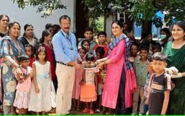 പ്ലാസ്റ്റിക് ഒഴിവാക്കാൻ വിത്തുണ്ടയുമായി പഴവങ്ങാടി, എണ്ണൂറാംവയൽ സ്‌കൂളുകൾ