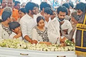 ഷൈൻ ടോം ചാക്കോയുടെ പിതാവിൻ്റെ മൃതദേഹം സംസ്കരിച്ചു