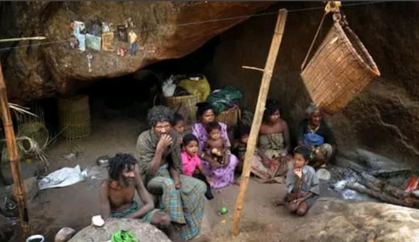 നിറം മങ്ങുന്ന പൊതു നില ആശയങ്ങൾ  :സത്യൻ മാടാക്കര .