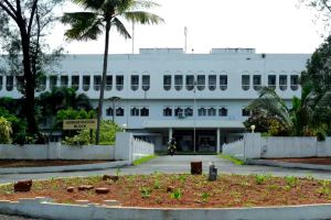 ആളുണ്ടോ ബിരുദമെടുക്കാൻ; കാലിക്കറ്റിൽ ഡിഗ്രി അപേക്ഷകർ കുറഞ്ഞു,സീറ്റുകൾ 1,06,000, അപേക്ഷകർ 79,500