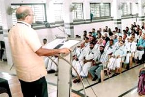 'തോട്ടംതൊഴിലാളികളുടെ അടിസ്ഥാന കൂലി വർധിപ്പിക്കണം'