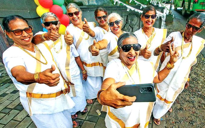 പ്രായം വെറും സംഖ്യ മാത്രം; 'പൊളിച്ചടുക്കി' വയോജനങ്ങൾ
