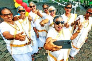 പ്രായം വെറും സംഖ്യ മാത്രം; 'പൊളിച്ചടുക്കി' വയോജനങ്ങൾ