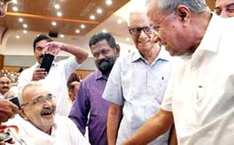 രാഷ്ട്രീയപ്പോരുകൾ മറന്നു; നിയമസഭയിലെ സൗഹൃദം പൂമഴയായി
