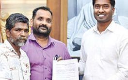 വിജ്ഞാപനവുമായി ഊരുമൂപ്പനെത്തി, കാക്കിനിക്കാട് ഉന്നതിയിൽ ആഹ്ലാദം