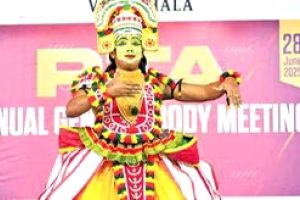 ഇൻസ്‌പെക്ടർ ‘തുള്ളുക’യാണ്, ലഹരിക്കെതിരേ