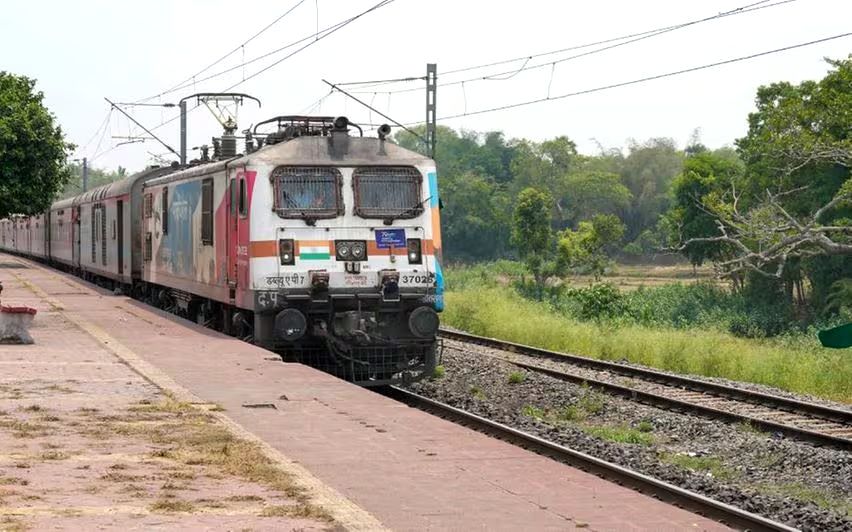 യാത്രക്കാരുടെ ശ്രദ്ധയ്ക്ക്, ട്രെയിന്‍ യാത്രയ്ക്ക് ചെലവ് കൂടും,നിരക്കുവര്‍ധന ജൂലൈ 1 മുതല്‍