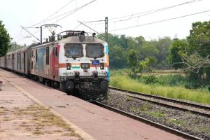 യാത്രക്കാരുടെ ശ്രദ്ധയ്ക്ക്, ട്രെയിന്‍ യാത്രയ്ക്ക് ചെലവ് കൂടും,നിരക്കുവര്‍ധന ജൂലൈ 1 മുതല്‍