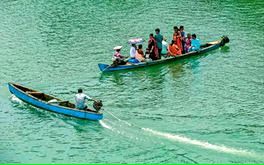 മോട്ടോർ ഘടിപ്പിച്ച വള്ളങ്ങൾക്ക് നിരോധനം; എങ്ങനെ ‘കടക്കും’ ഈ നിയമക്കുരുക്ക്