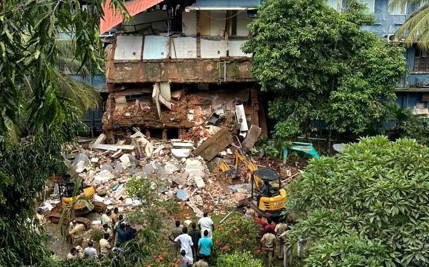 കോട്ടയം മെഡിക്കൽ കോളേജ് അപകടം: കെട്ടിടാവശിഷ്ടങ്ങൾക്കിടെ കുടുങ്ങിയ സ്ത്രീ മരിച്ചു