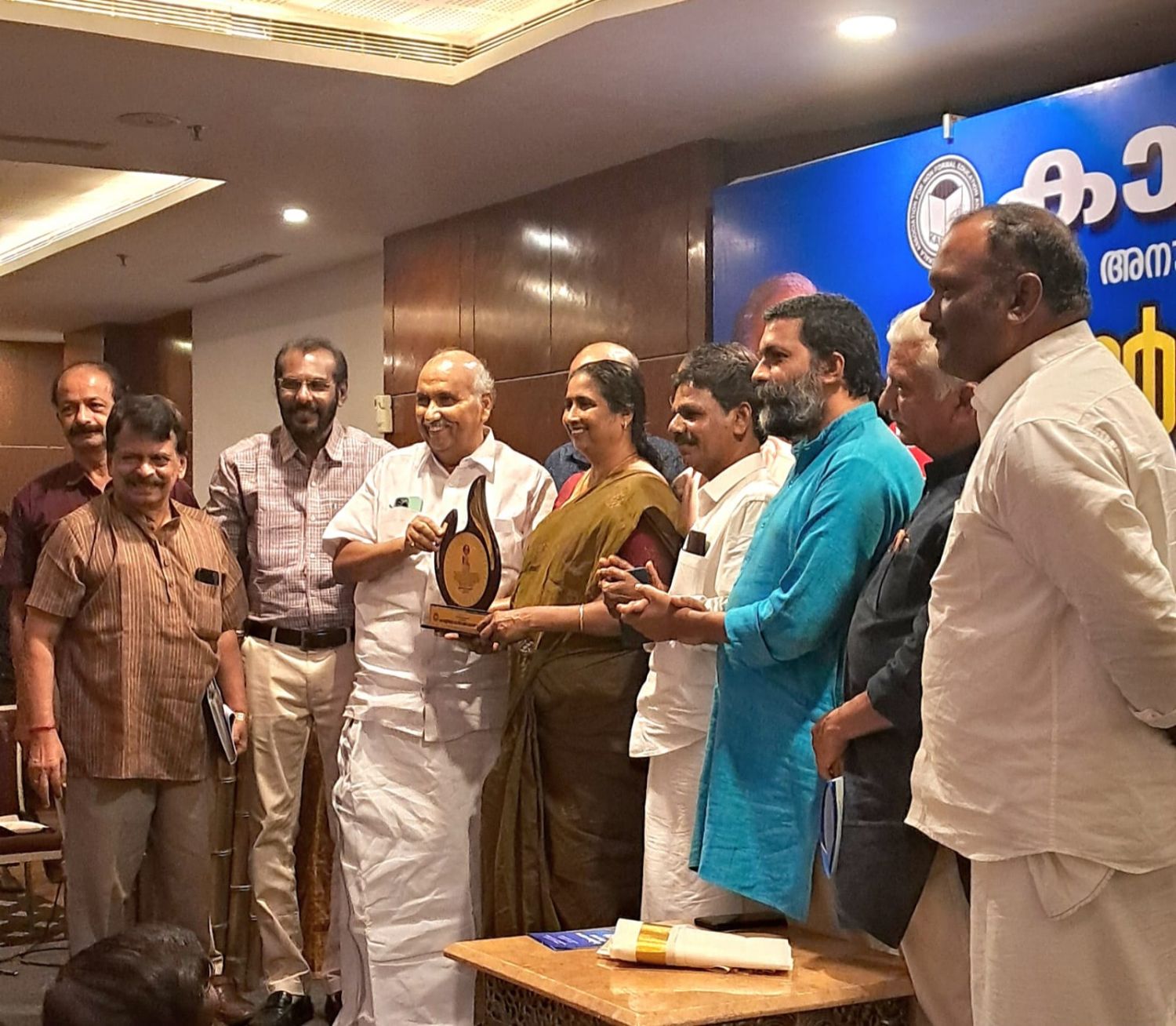 പി.എൻ പണിക്കർ മെമ്മോറിയൽ അവാർഡ് ശ്രീമതി. ബേബി ബാലകൃഷ്ണൻ ഏറ്റുവാങ്ങി.