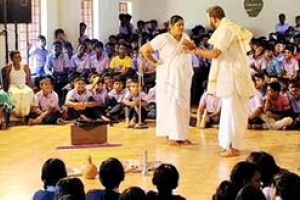 വേദിയിൽ 'പ്രേമലേഖനം': പ്രേക്ഷകരായി ബഷീർ കഥാപാത്രങ്ങൾ
