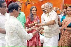തനിക്കറിയാവുന്നതിൽ സിനിമാലോകത്ത് കൂടുതൽ വായനശീലമുള്ള വ്യക്തി ഇന്ദ്രൻസ് -ടി.പത്മനാഭൻ