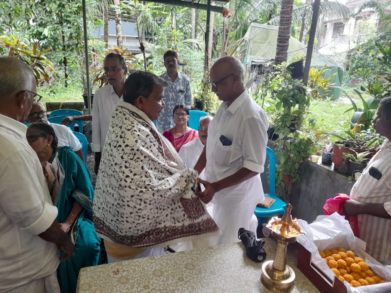 പി എം അശോകനെ ആദരിച്ചു