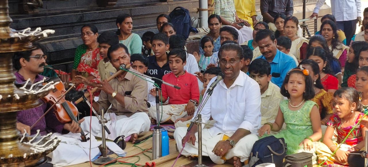 ജപമന്ത്രണം പോലെ ആ നാദധാര ഒഴുകുന്നു ... :ചാലക്കര പുരുഷു