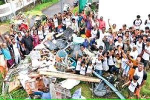 നന്തിപുലം ആക്രി പെറുക്കി; കളിക്കളമെന്ന സ്വപ്‌നത്തിനായി